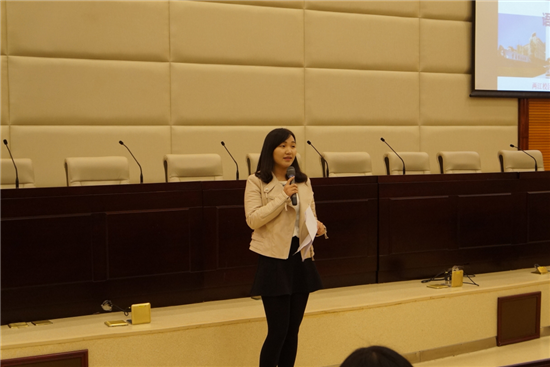 4徐淋莉同学作报告