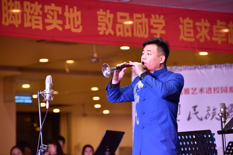 唢呐与乐队表演《百鸟朝凤》