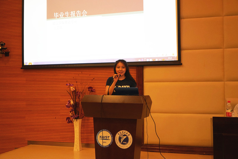 2016届优秀毕业生语言学院的王雯婧与两江学子分享出国之路