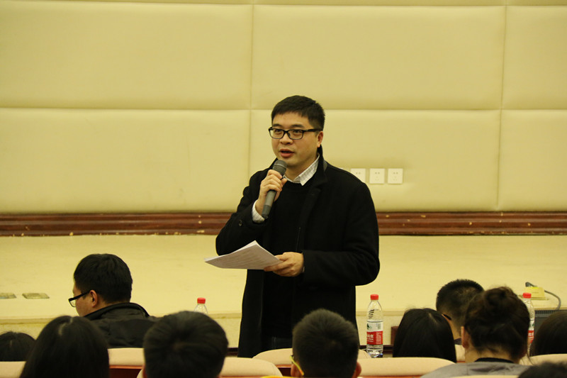两江校区管委会副主任陈旭川现场点评