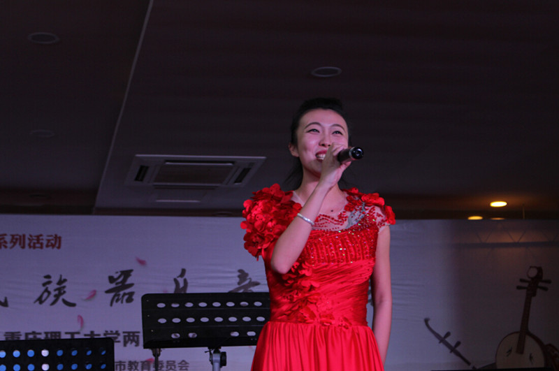 女生独唱《峡江情歌》、《青藏高原》