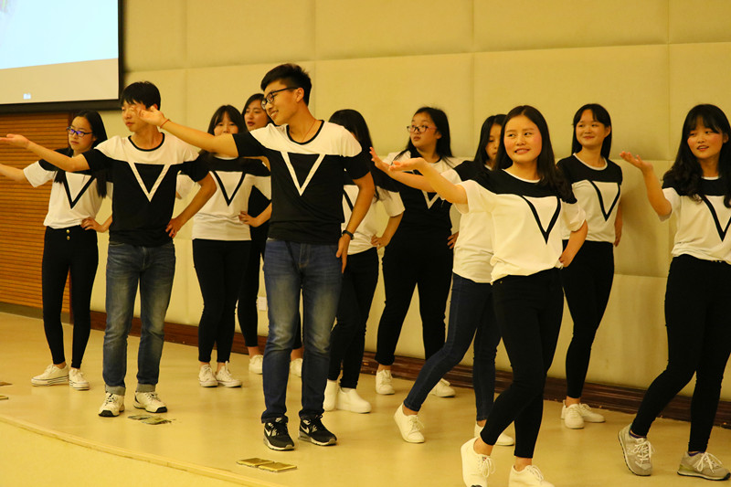 车辆学院团支部歌舞表演五四青春展风华