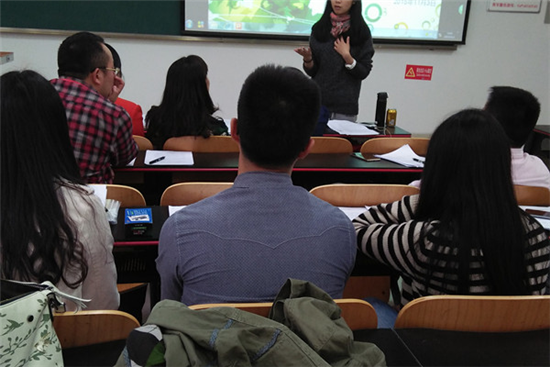 吕悦老师对心理健康教学教学内容作出说明