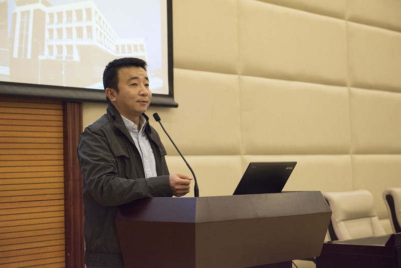 1两江校区党委副书记、两江校区管委会副主任周锐老师主持讲座