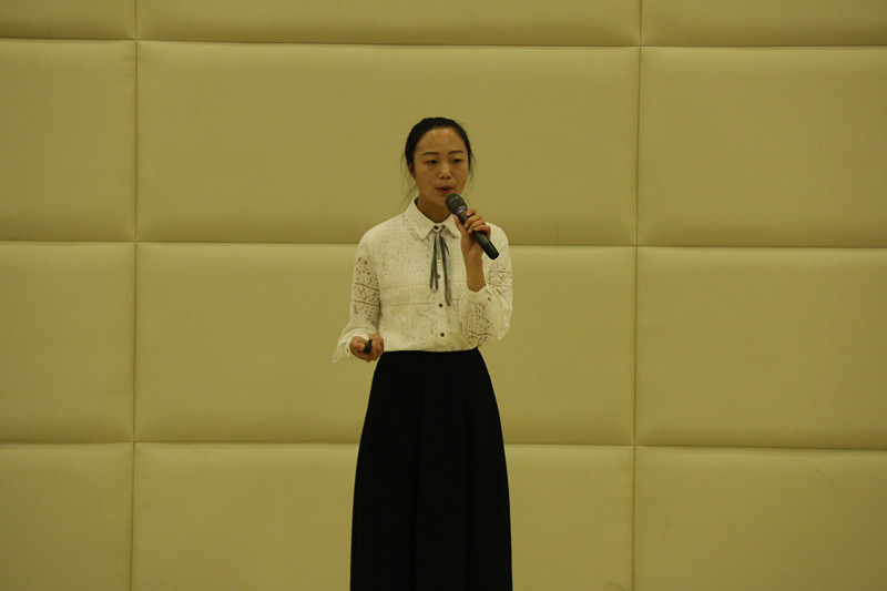 比赛选手现场展示和答辩