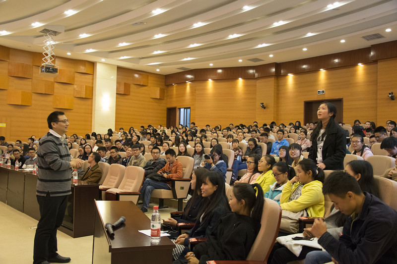 同学们积极互动