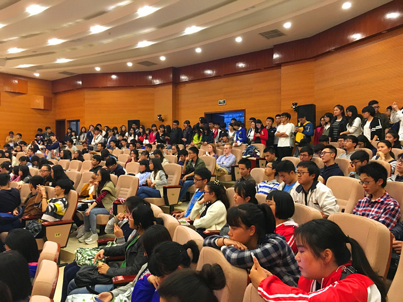 两江校区团支部风采展活动吸引众多同学观看