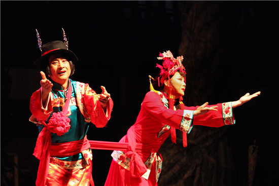 高雅艺术进校园3:2011年“全国高雅艺术进校园”川剧《金子》专场演出