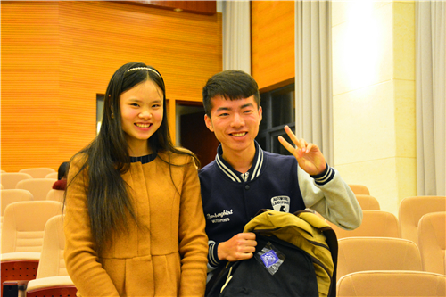 7学姐学长送书包传递梦想