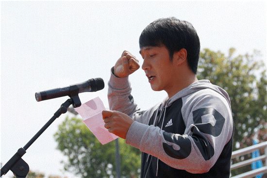14.裁判员代表宣誓